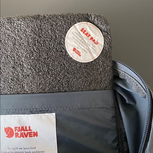 Fjallraven Kanken Mini Backpack 3L Dark Gray Chacole Outdoor Casual - Picture 8 of 12